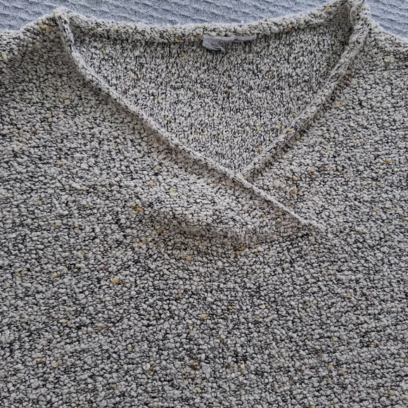 Columbia Vintage Women's Bouclé Textured Knit Pullover Sweater - Picture 5 of 12